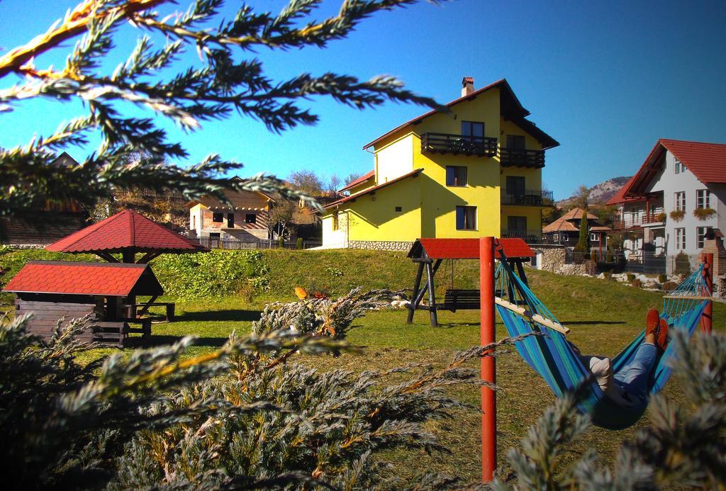 Casa Olteanu Pension Moieciu de Jos Exteriör bild